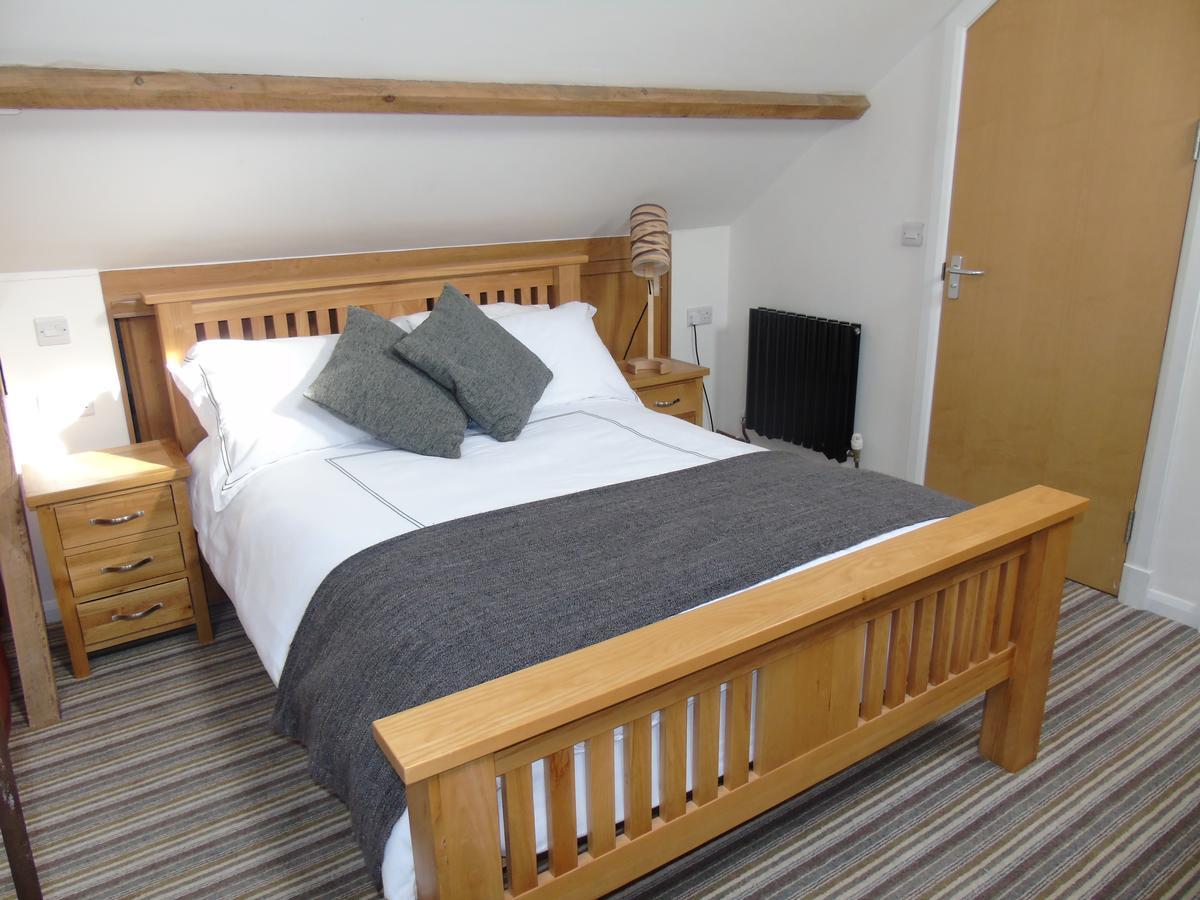 Готель Kings Head Capel Hendre Екстер'єр фото