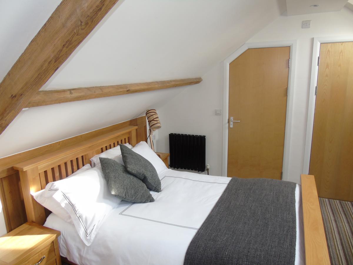 Готель Kings Head Capel Hendre Екстер'єр фото