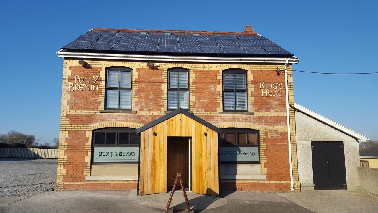 Готель Kings Head Capel Hendre Екстер'єр фото